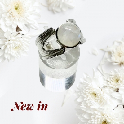 Mondstein Ring Gr.57